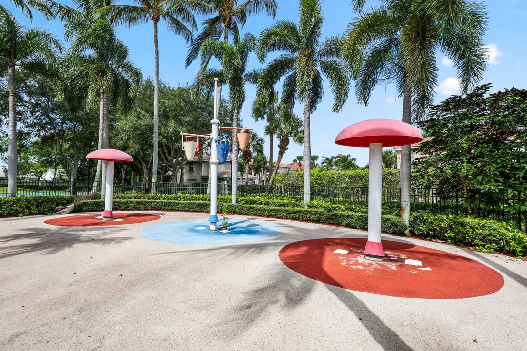 合同活跃: $685,000 (6 贝兹, 4 浴室, 3338 平方英尺)