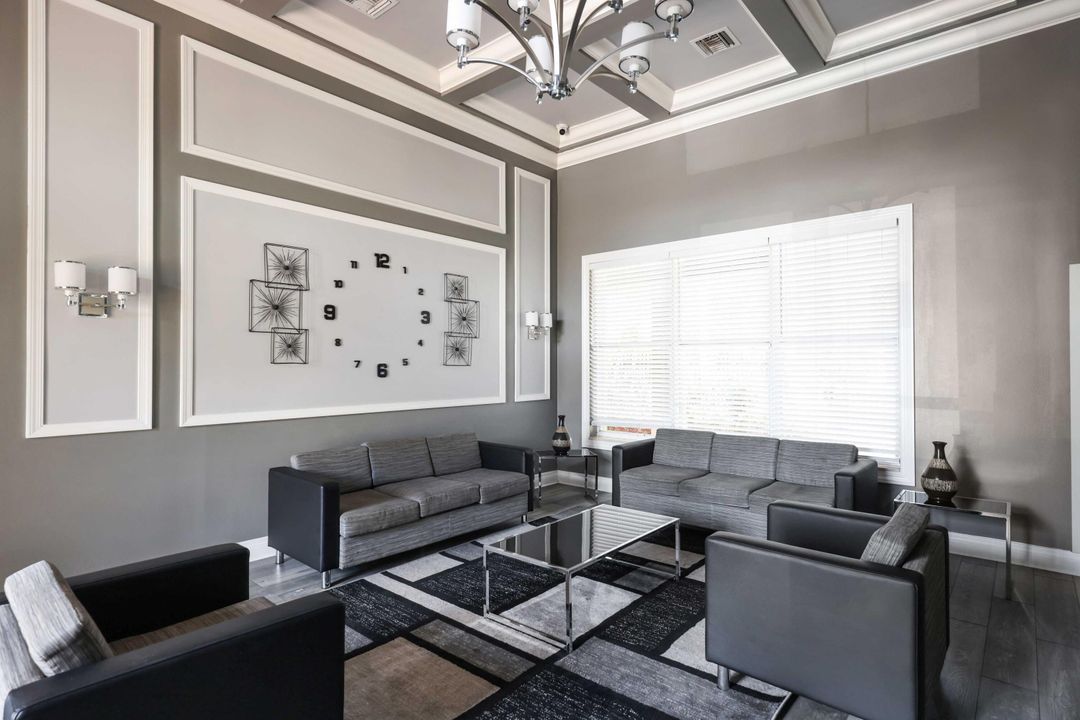 合同活跃: $685,000 (6 贝兹, 4 浴室, 3338 平方英尺)