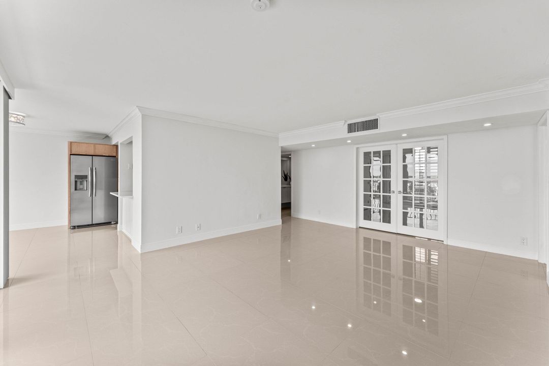 For Sale: $575,000 (2 beds, 2 baths, 1422 Square Feet)