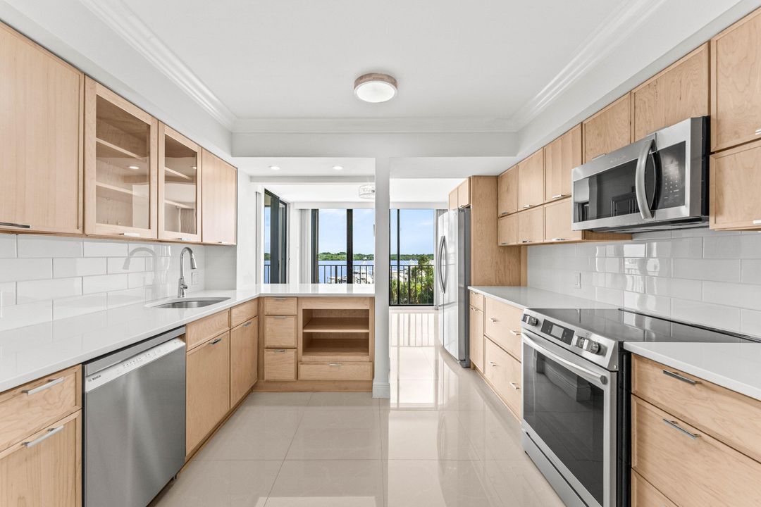 For Sale: $575,000 (2 beds, 2 baths, 1422 Square Feet)