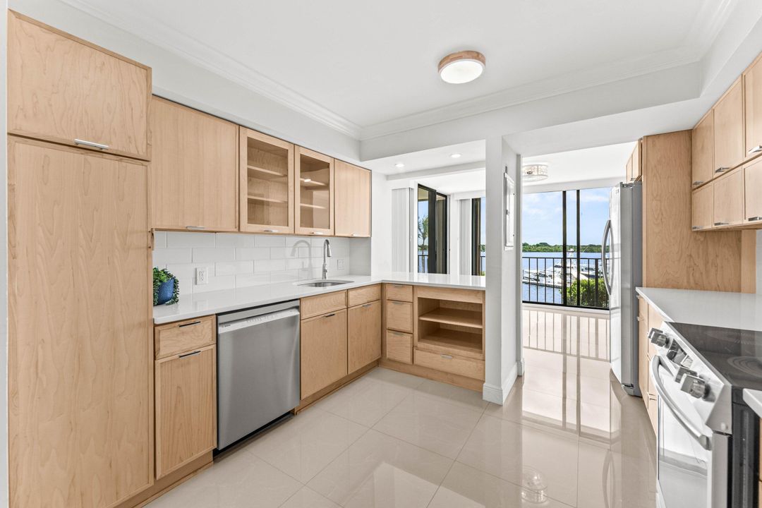 For Sale: $575,000 (2 beds, 2 baths, 1422 Square Feet)