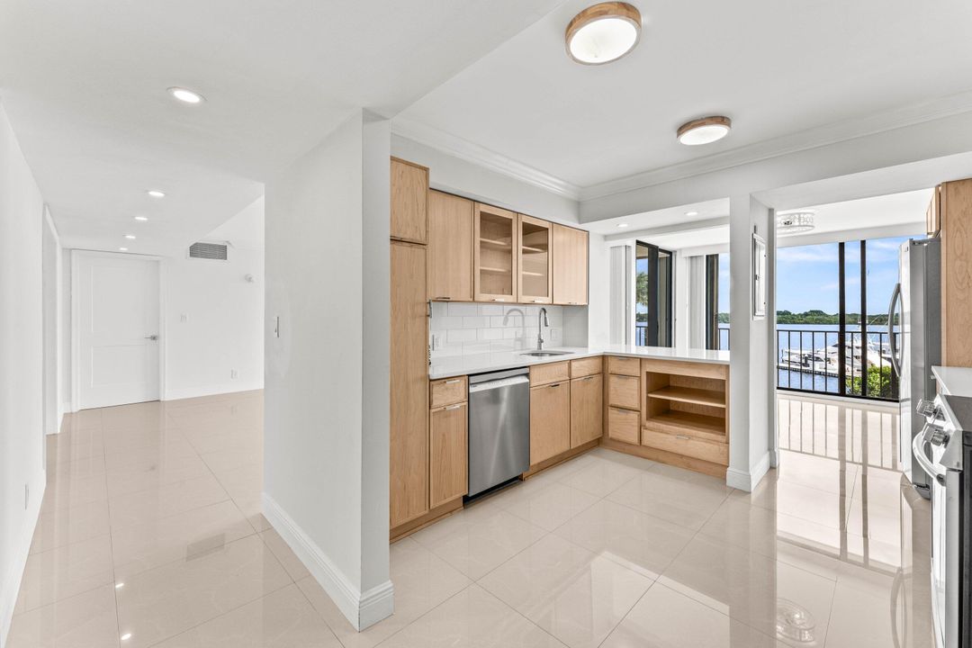 For Sale: $575,000 (2 beds, 2 baths, 1422 Square Feet)