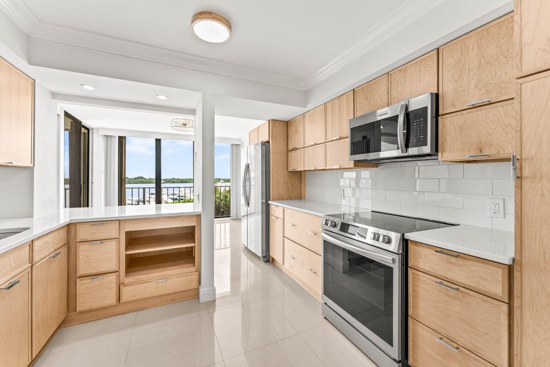 For Sale: $575,000 (2 beds, 2 baths, 1422 Square Feet)