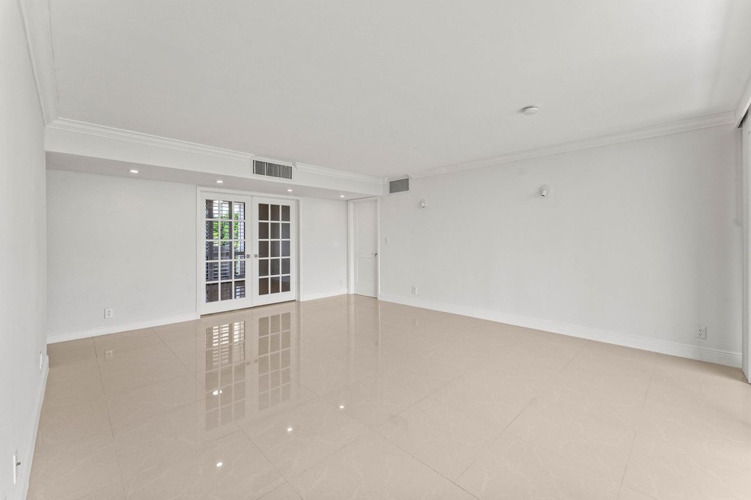 For Sale: $575,000 (2 beds, 2 baths, 1422 Square Feet)