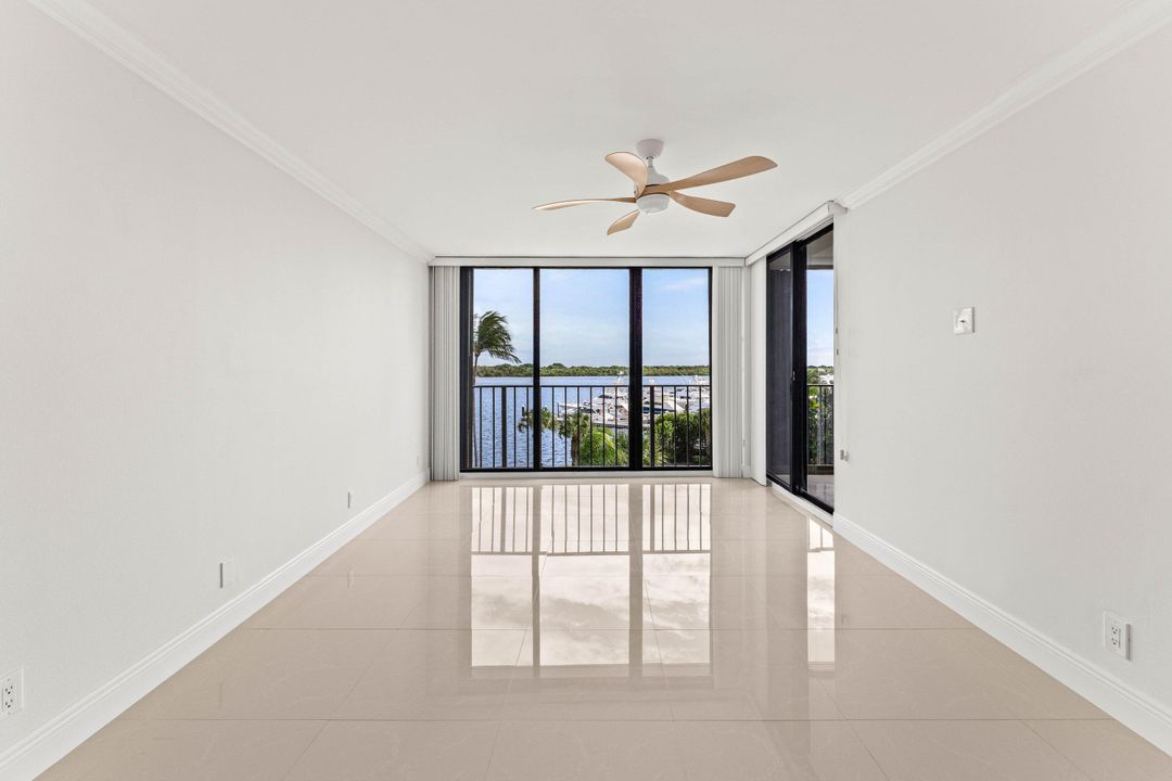 For Sale: $575,000 (2 beds, 2 baths, 1422 Square Feet)