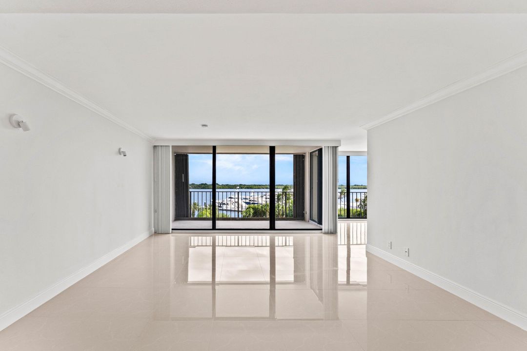 For Sale: $575,000 (2 beds, 2 baths, 1422 Square Feet)