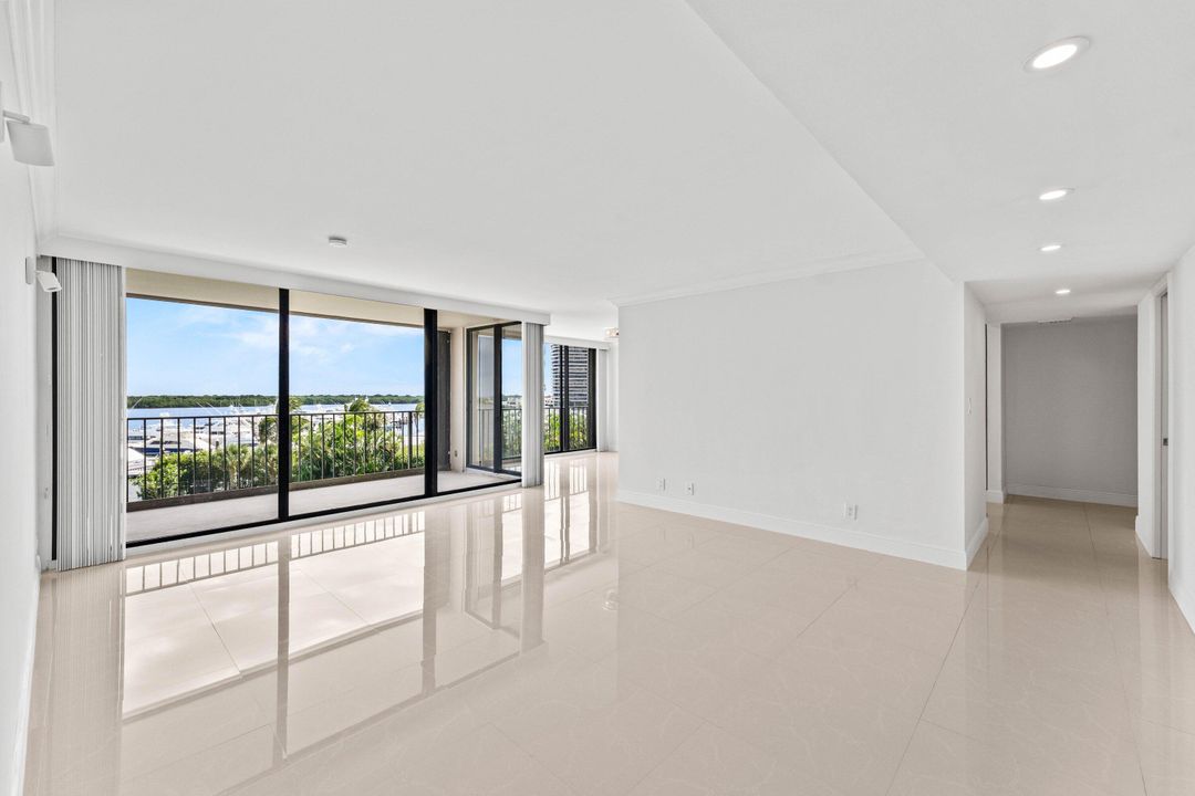 For Sale: $575,000 (2 beds, 2 baths, 1422 Square Feet)