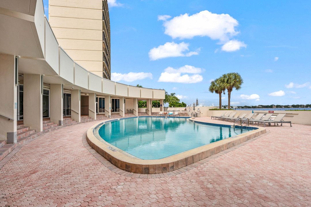 For Sale: $575,000 (2 beds, 2 baths, 1422 Square Feet)