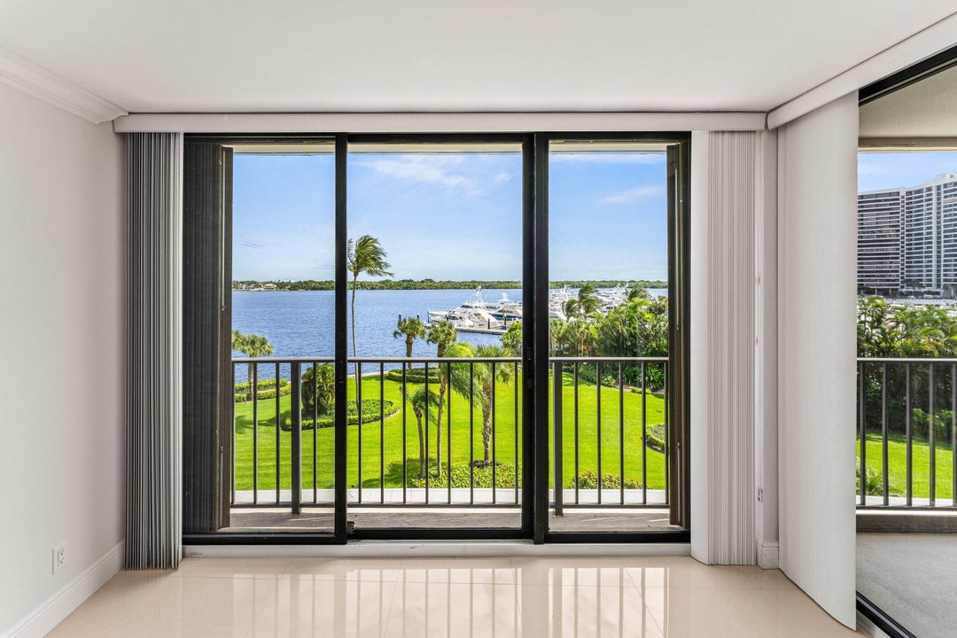 For Sale: $575,000 (2 beds, 2 baths, 1422 Square Feet)