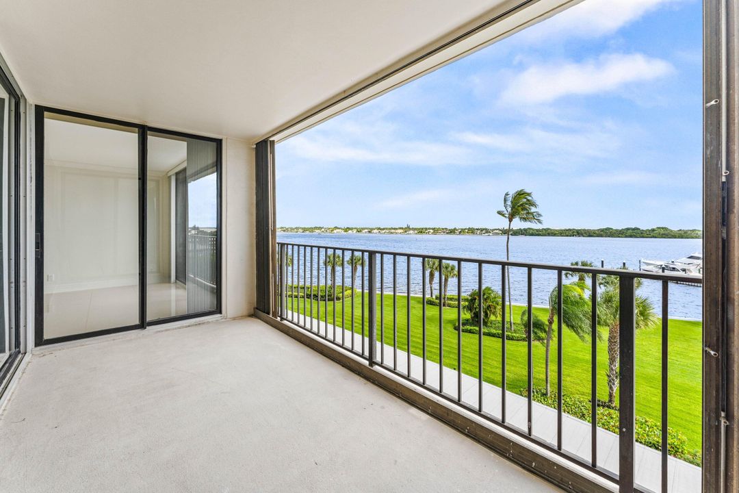 For Sale: $575,000 (2 beds, 2 baths, 1422 Square Feet)