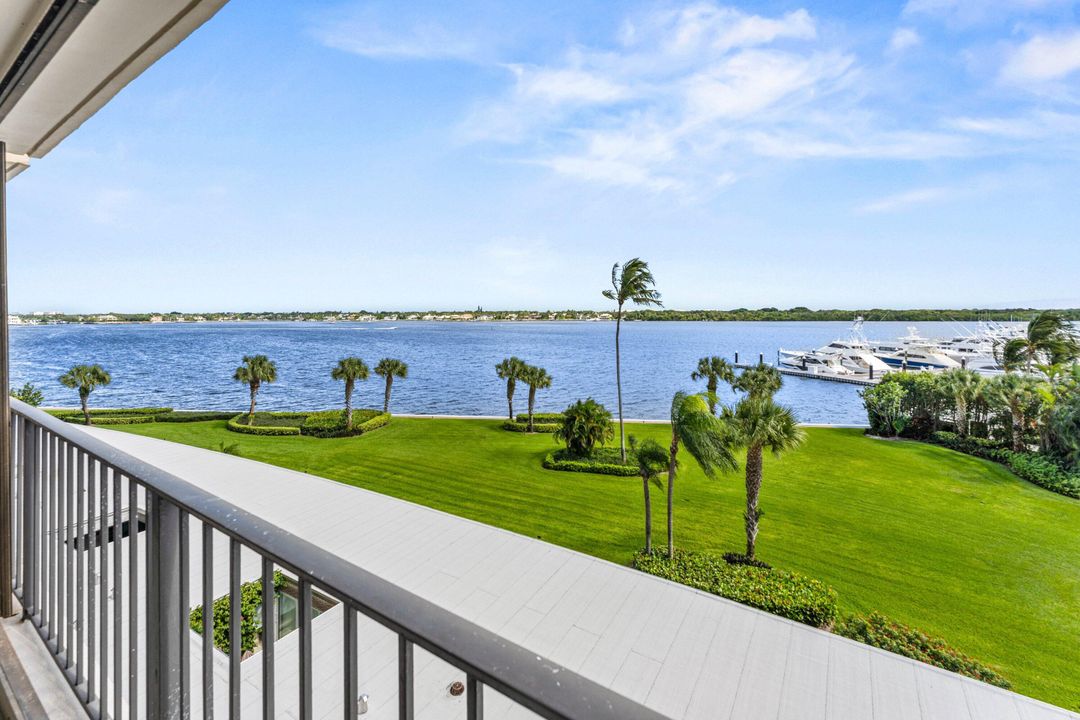 For Sale: $575,000 (2 beds, 2 baths, 1422 Square Feet)