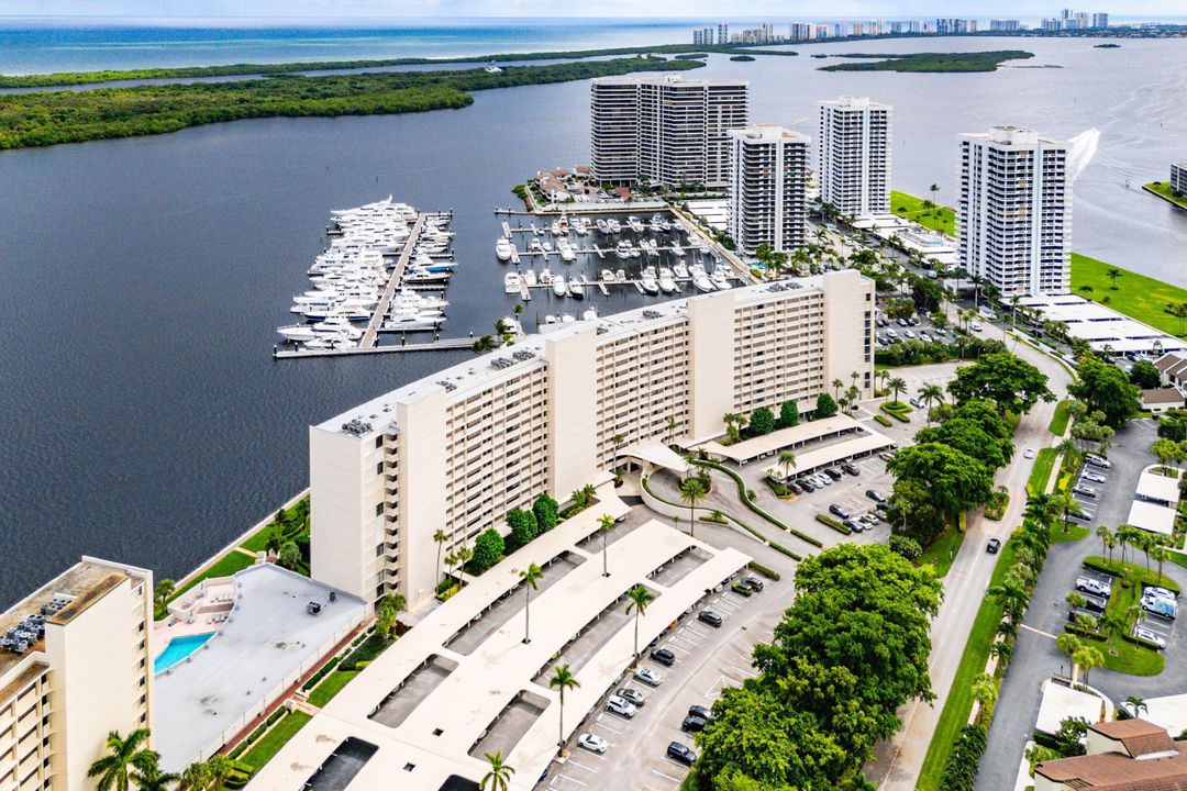 For Sale: $575,000 (2 beds, 2 baths, 1422 Square Feet)