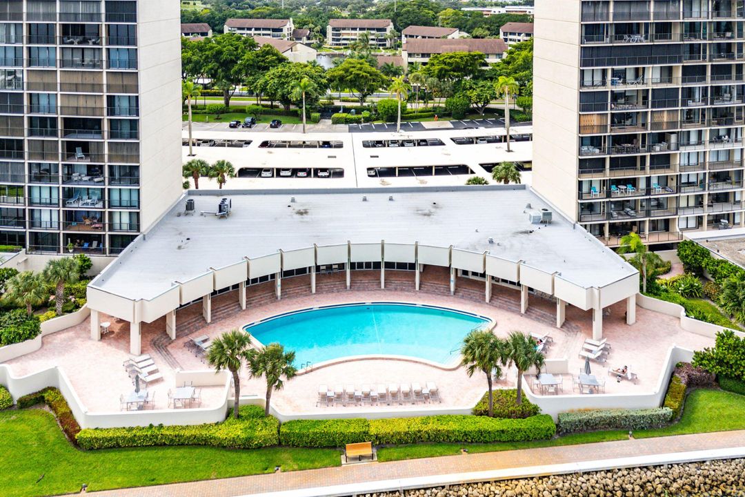 For Sale: $575,000 (2 beds, 2 baths, 1422 Square Feet)