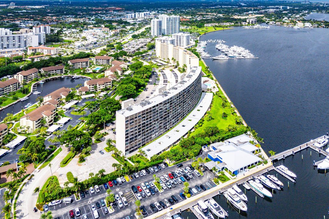 For Sale: $575,000 (2 beds, 2 baths, 1422 Square Feet)