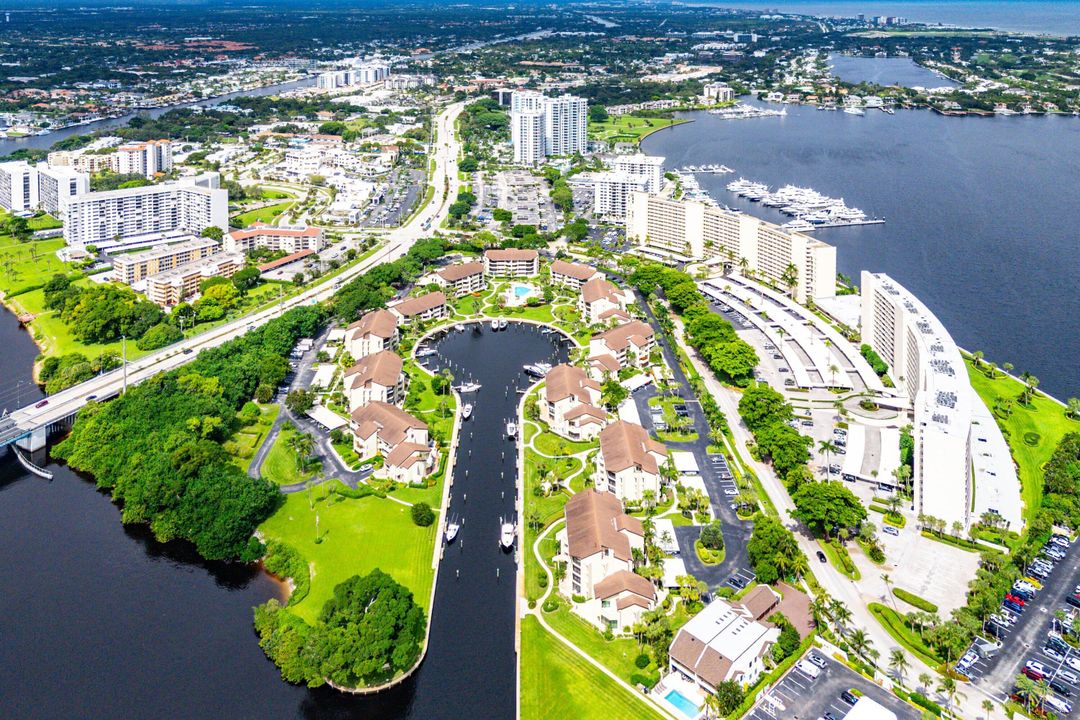 For Sale: $575,000 (2 beds, 2 baths, 1422 Square Feet)