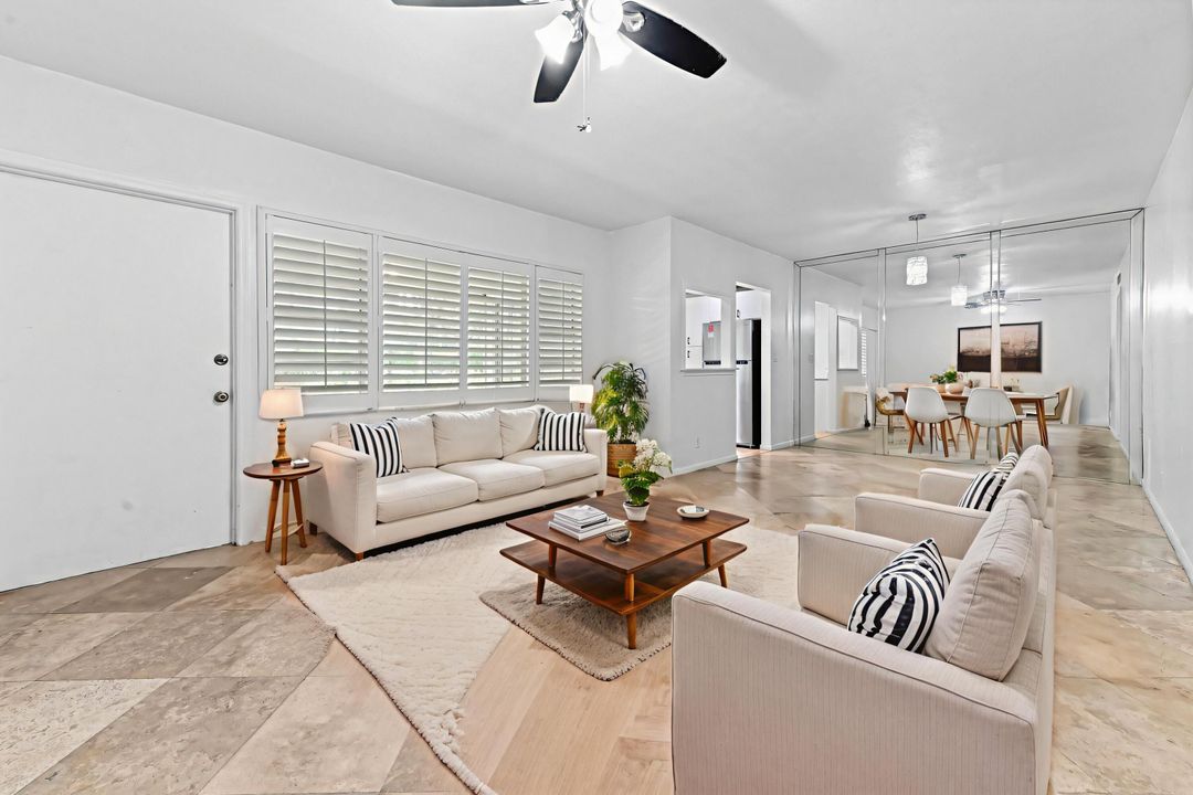 出租: $2,000 (2 贝兹, 1 浴室, 941 平方英尺)