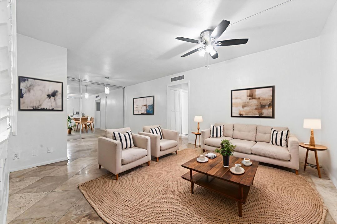 出租: $2,000 (2 贝兹, 1 浴室, 941 平方英尺)