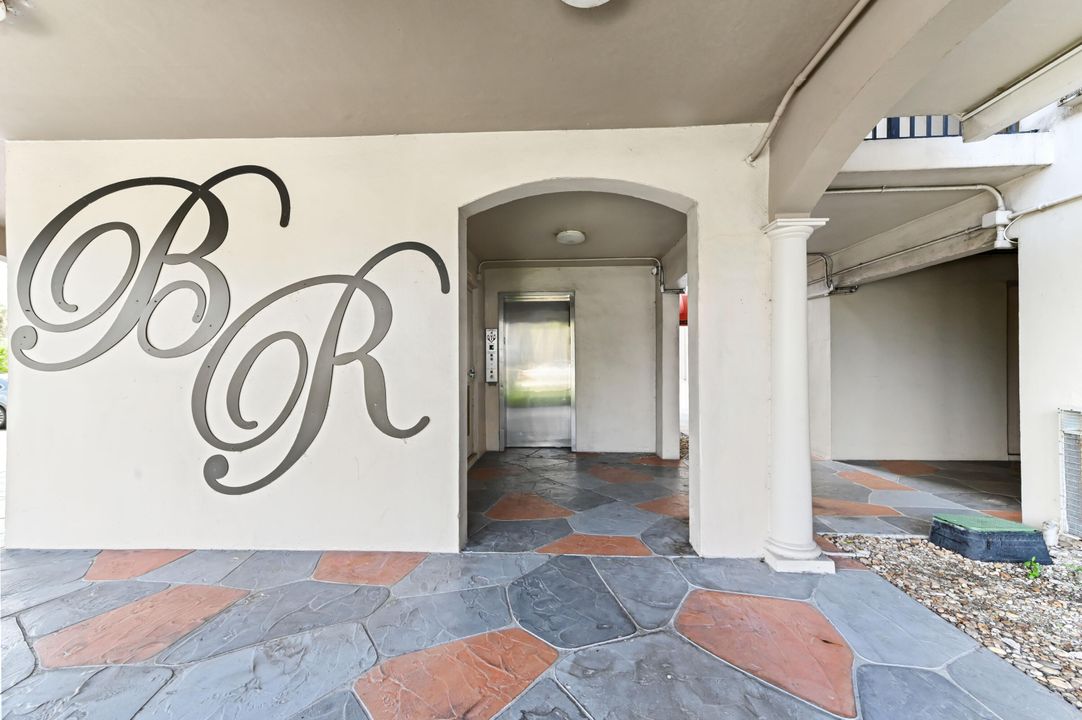 出租: $2,000 (2 贝兹, 1 浴室, 941 平方英尺)