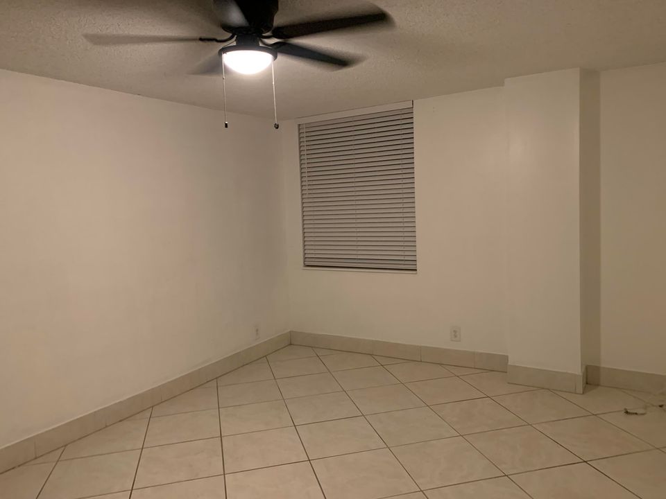 Activo con contrato: $1,745 (1 camas, 1 baños, 803 Pies cuadrados)