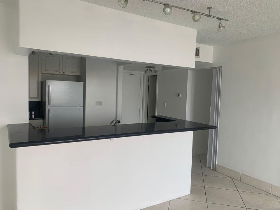 Activo con contrato: $1,745 (1 camas, 1 baños, 803 Pies cuadrados)