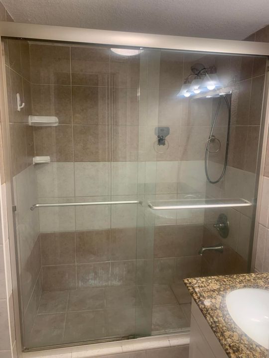 Activo con contrato: $1,745 (1 camas, 1 baños, 803 Pies cuadrados)