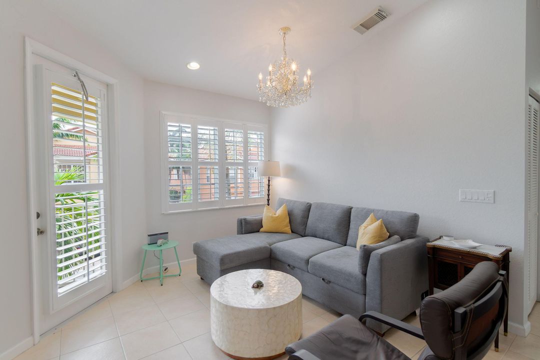 En Venta: $265,000 (2 camas, 2 baños, 1022 Pies cuadrados)