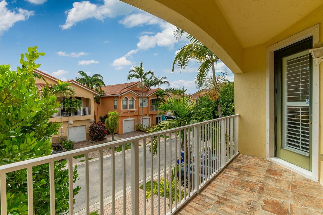 En Venta: $265,000 (2 camas, 2 baños, 1022 Pies cuadrados)