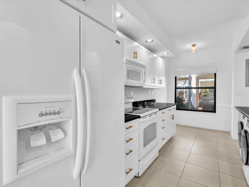 For Sale: $459,900 (2 beds, 2 baths, 1449 Square Feet)