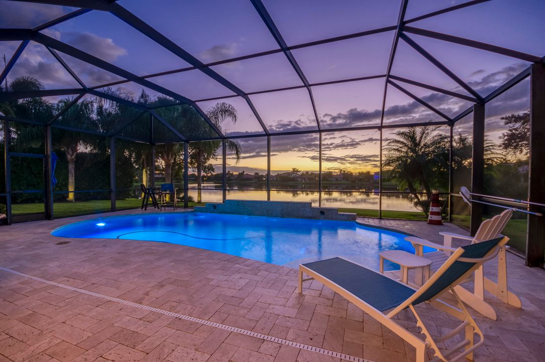 合同活跃: $1,655,000 (4 贝兹, 3 浴室, 3046 平方英尺)