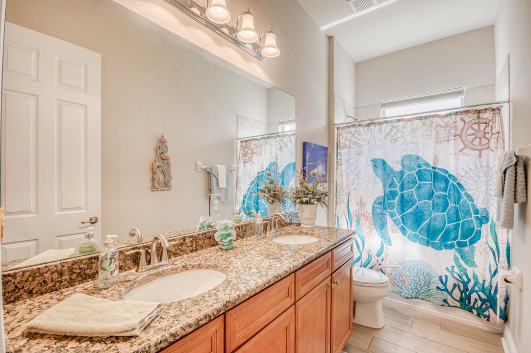 合同活跃: $1,655,000 (4 贝兹, 3 浴室, 3046 平方英尺)