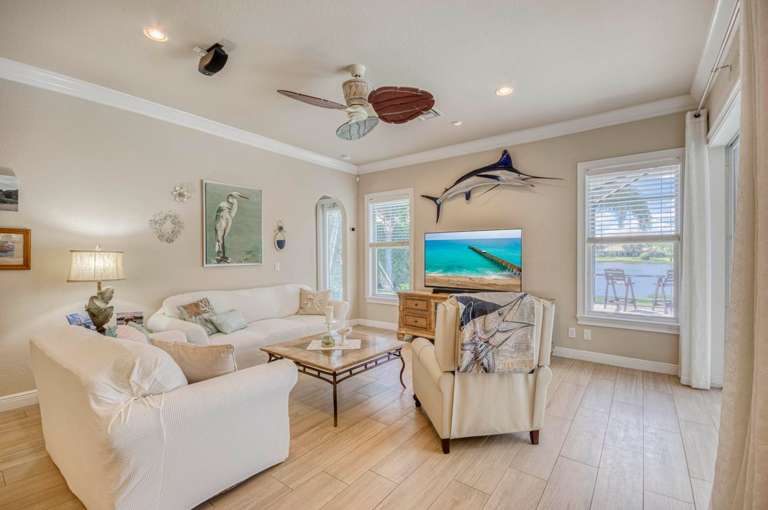 合同活跃: $1,655,000 (4 贝兹, 3 浴室, 3046 平方英尺)