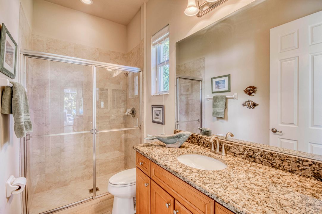 合同活跃: $1,655,000 (4 贝兹, 3 浴室, 3046 平方英尺)