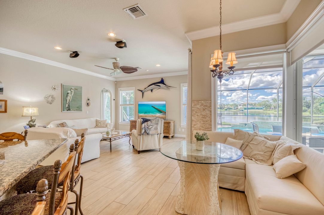 合同活跃: $1,655,000 (4 贝兹, 3 浴室, 3046 平方英尺)