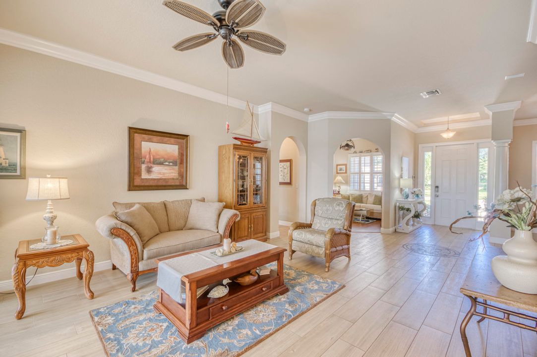 合同活跃: $1,655,000 (4 贝兹, 3 浴室, 3046 平方英尺)