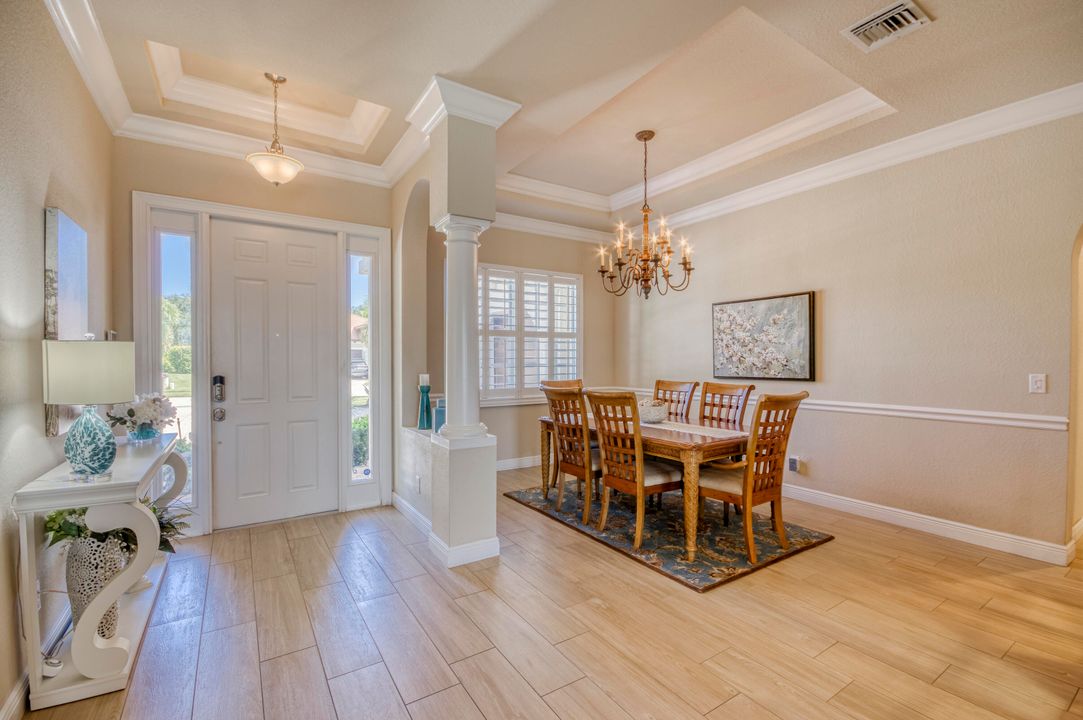 合同活跃: $1,655,000 (4 贝兹, 3 浴室, 3046 平方英尺)