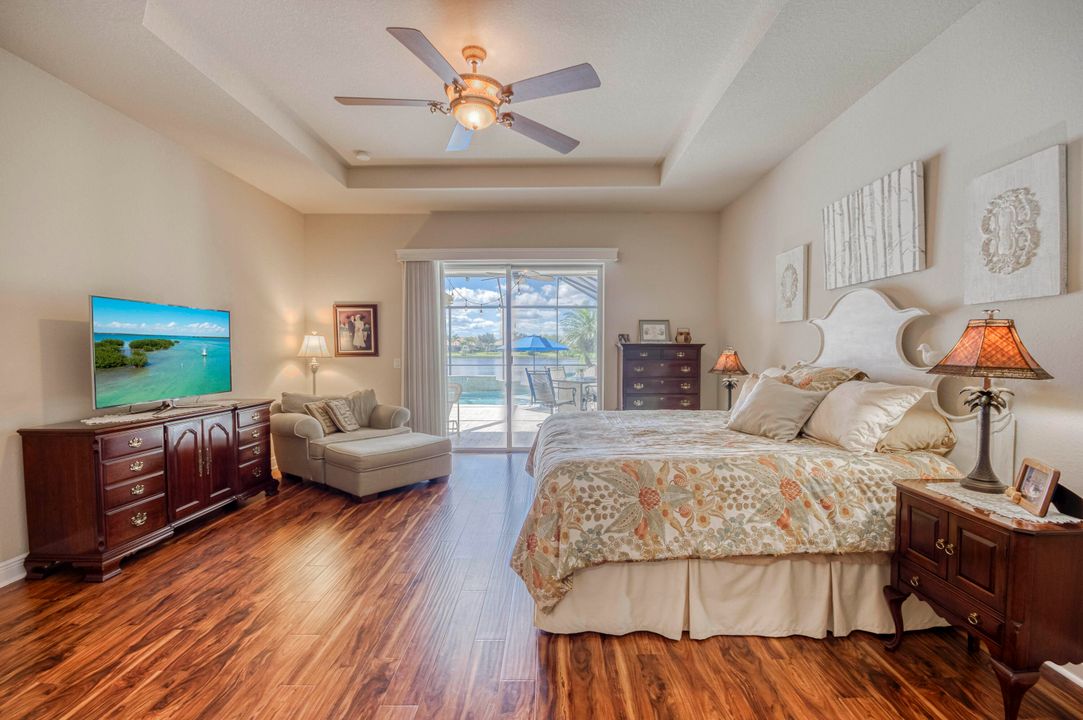 合同活跃: $1,655,000 (4 贝兹, 3 浴室, 3046 平方英尺)