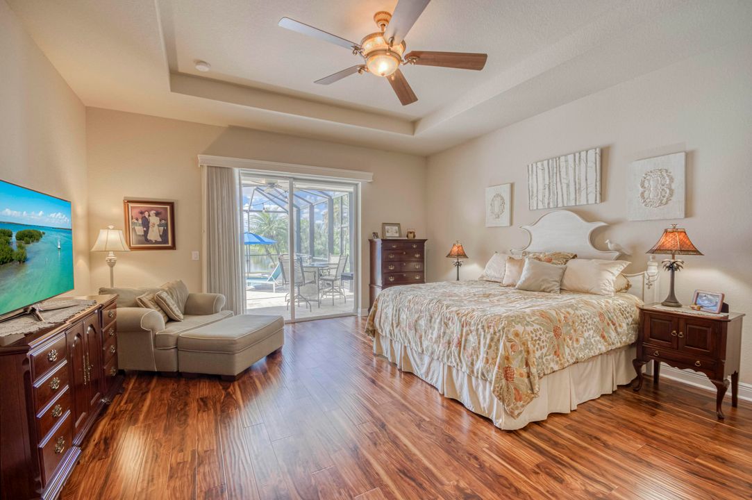 合同活跃: $1,655,000 (4 贝兹, 3 浴室, 3046 平方英尺)