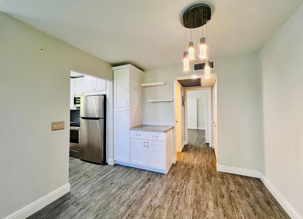 For Sale: $99,000 (1 beds, 1 baths, 684 Square Feet)