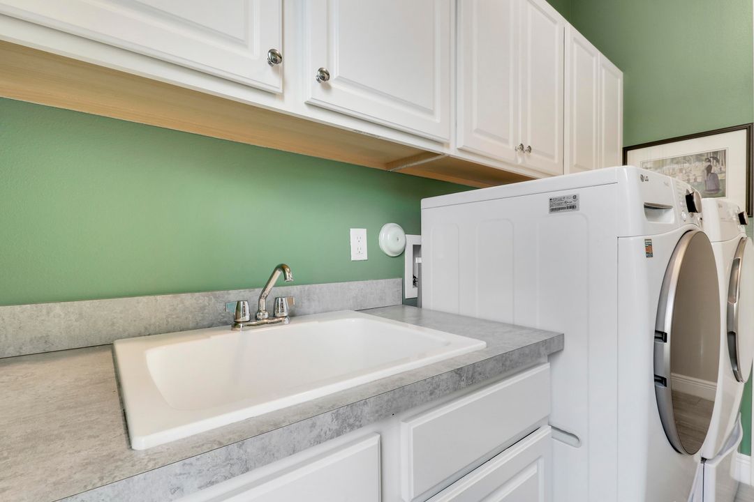 For Sale: $449,900 (2 beds, 2 baths, 1834 Square Feet)