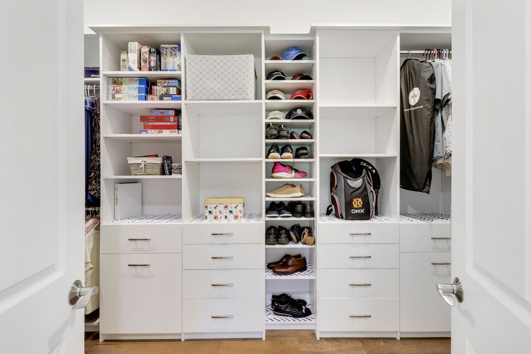 For Sale: $449,900 (2 beds, 2 baths, 1834 Square Feet)