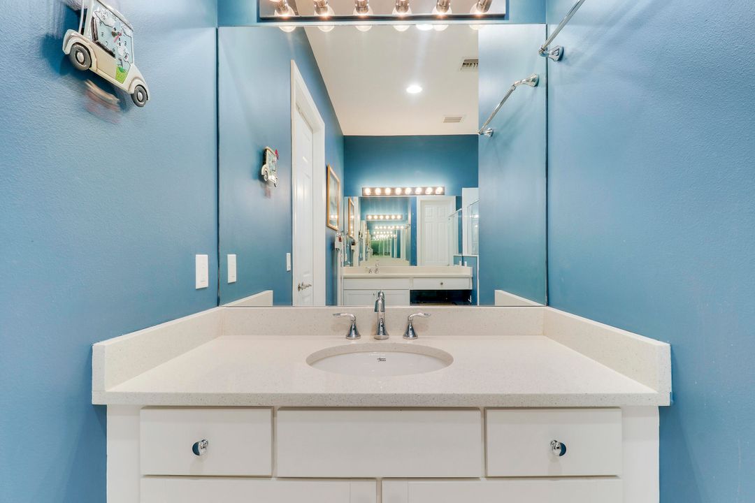 For Sale: $449,900 (2 beds, 2 baths, 1834 Square Feet)