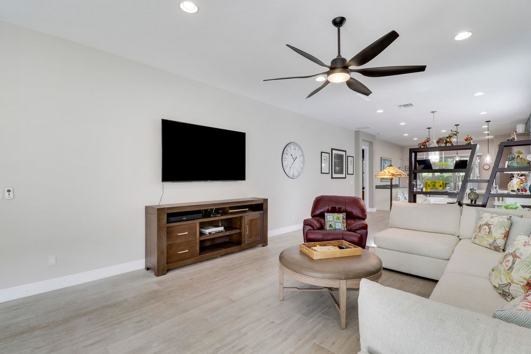 For Sale: $449,900 (2 beds, 2 baths, 1834 Square Feet)