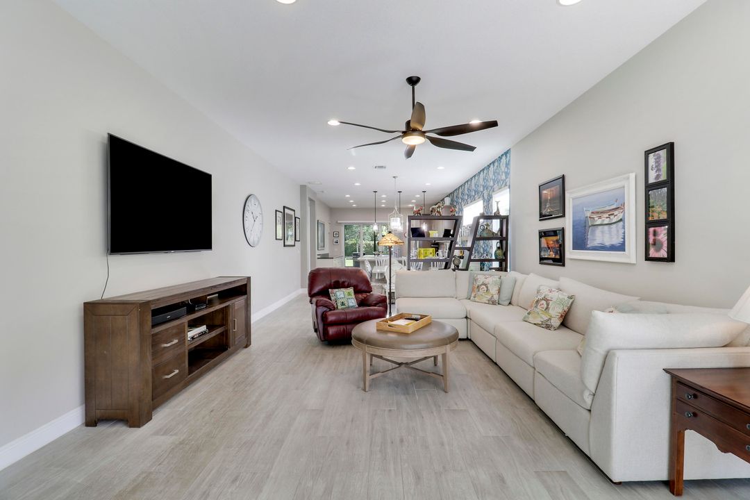 For Sale: $449,900 (2 beds, 2 baths, 1834 Square Feet)