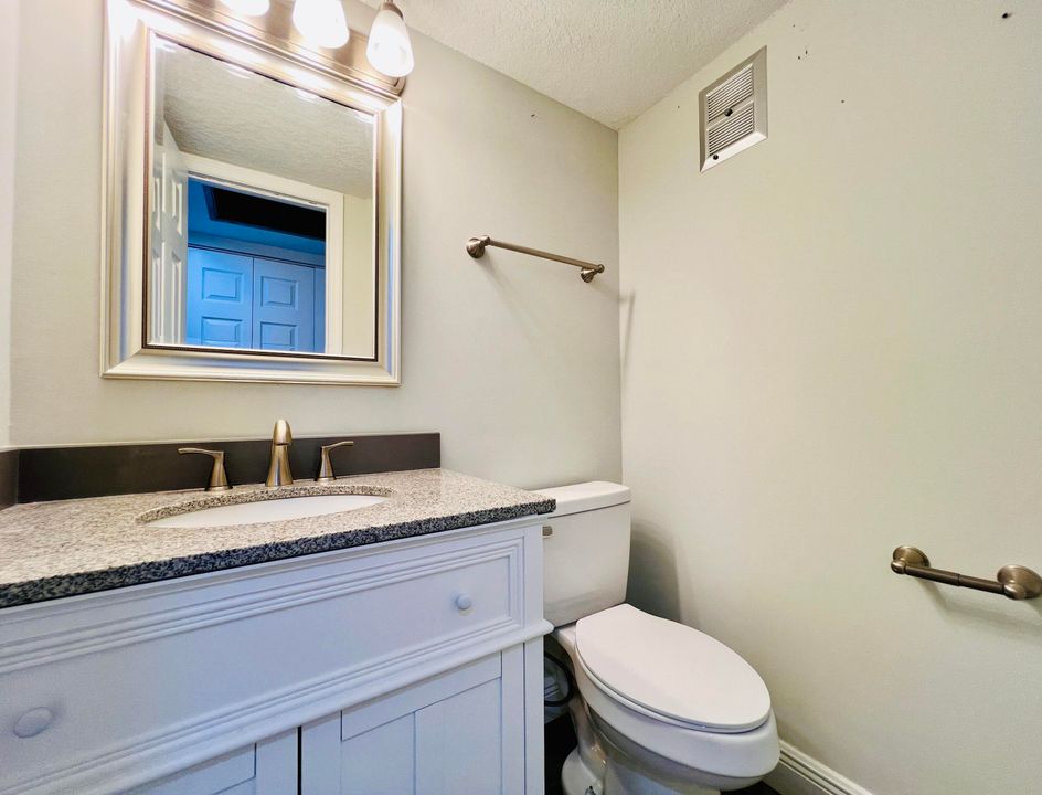 For Sale: $99,000 (1 beds, 1 baths, 684 Square Feet)