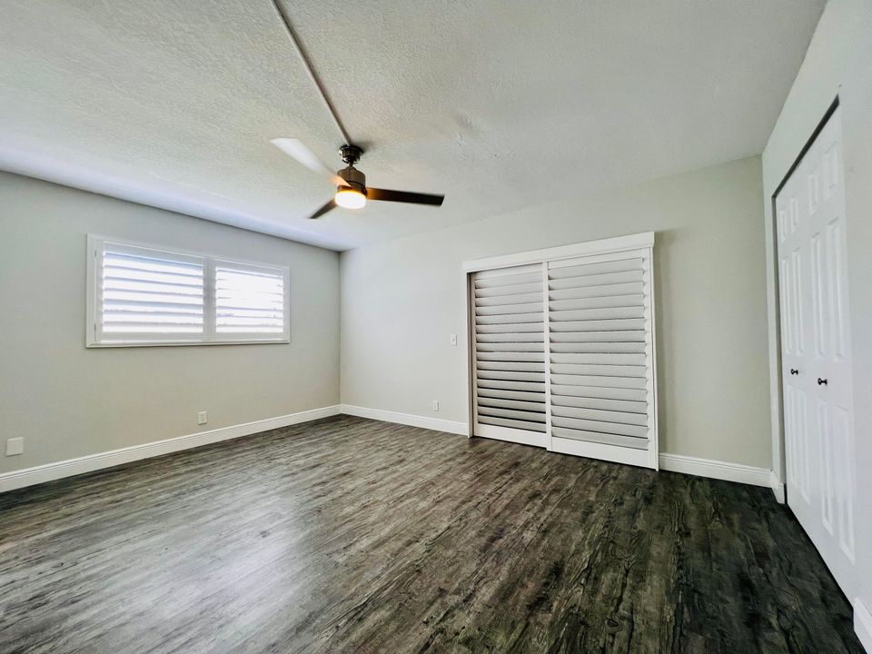 For Sale: $99,000 (1 beds, 1 baths, 684 Square Feet)