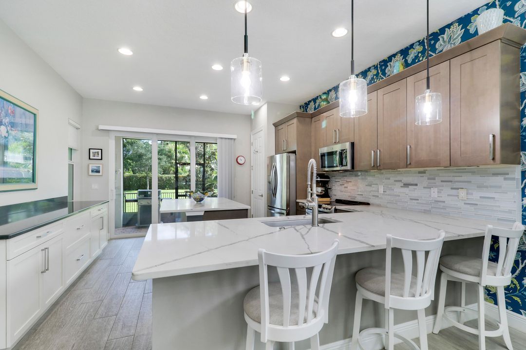 For Sale: $449,900 (2 beds, 2 baths, 1834 Square Feet)