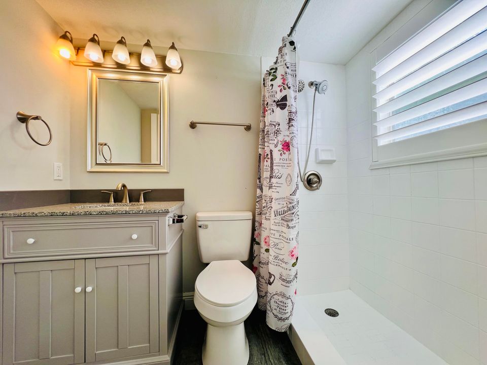 For Sale: $99,000 (1 beds, 1 baths, 684 Square Feet)