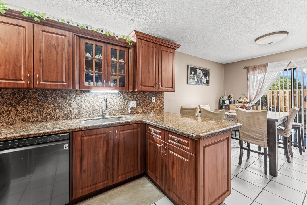 На продажу: $365,000 (3 спален, 2 ванн, 1722 Квадратных фут)