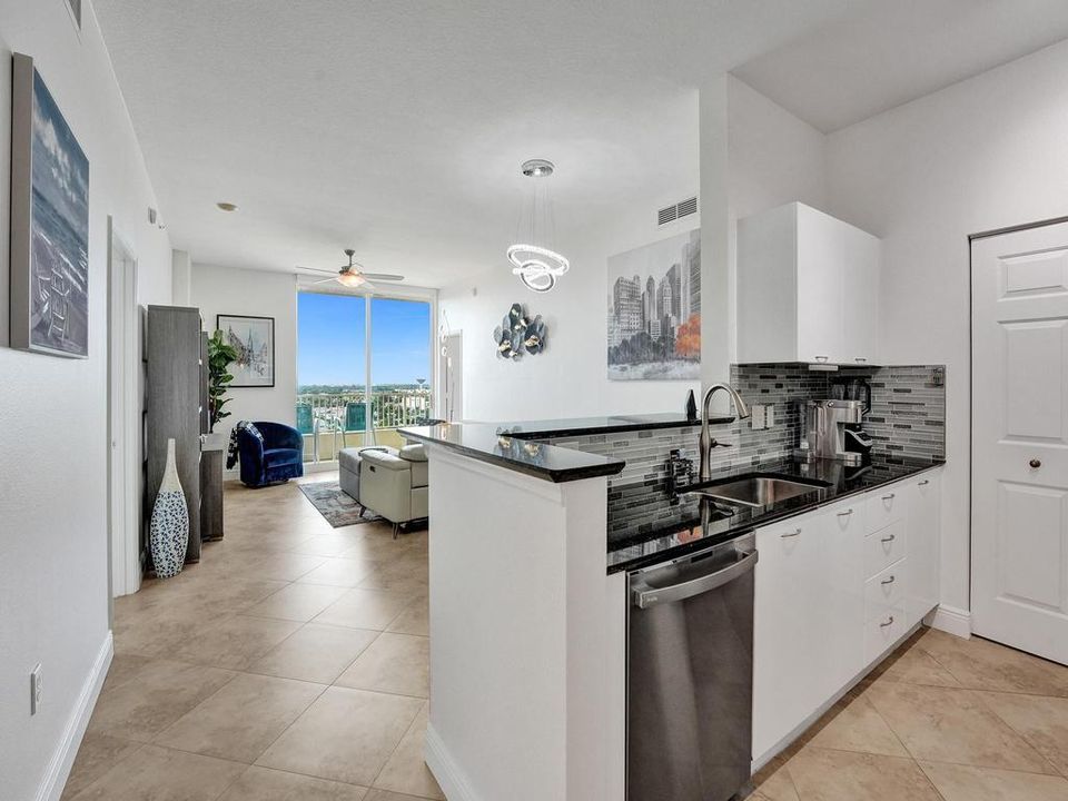 For Sale: $750,000 (2 beds, 2 baths, 1206 Square Feet)