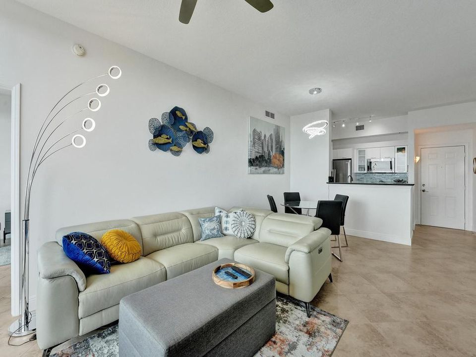 For Sale: $750,000 (2 beds, 2 baths, 1206 Square Feet)